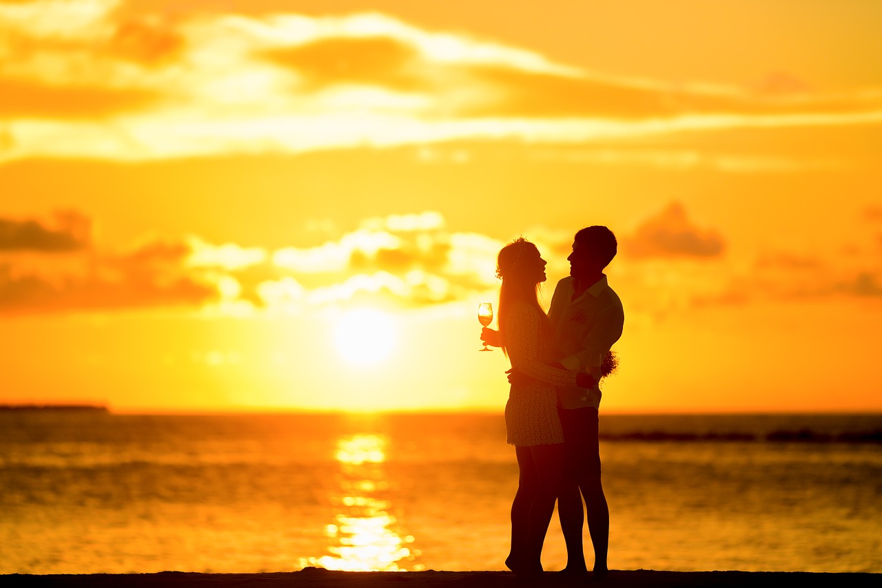 Gemini Compatibility: Understanding the Pros & Cons of Dating Geminis