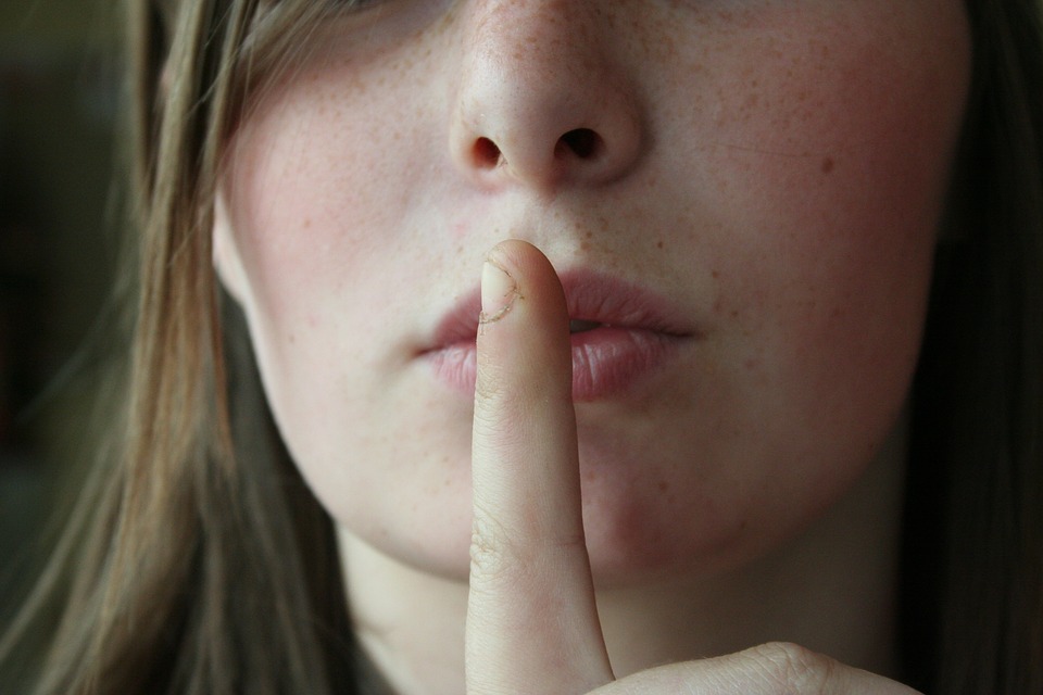 Recognizing Unhealthy Relationship Signs: A Comprehensive Guide