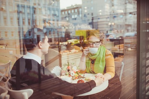 First Date Questions to AVOID: Make a Great First Impression
