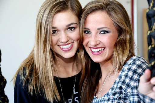 Mom as Best Friend: Recognizing the Signs of a Deep Bond