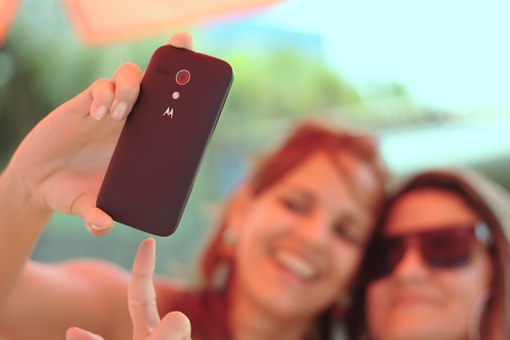 Mom as Best Friend: Recognizing the Signs of a Deep Bond