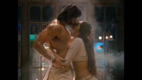 Top 5 Iconic Bollywood Kisses: A Romantic Journey