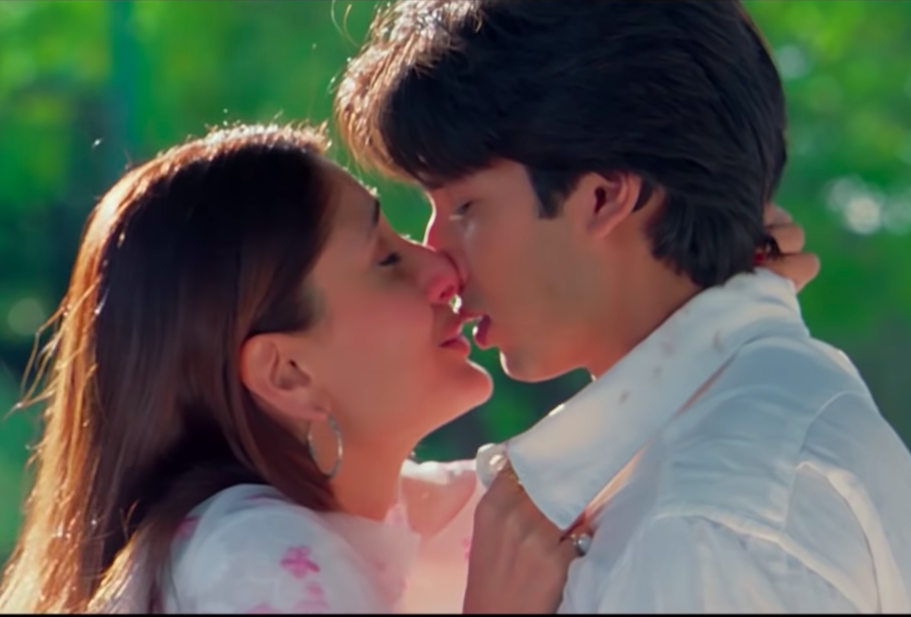 Top 5 Iconic Bollywood Kisses: A Romantic Journey