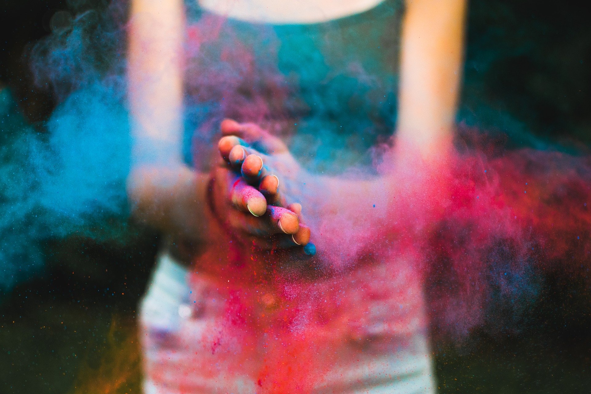 Celebrate Holi 2020: Romantic Traditions to Connect with Your Partner