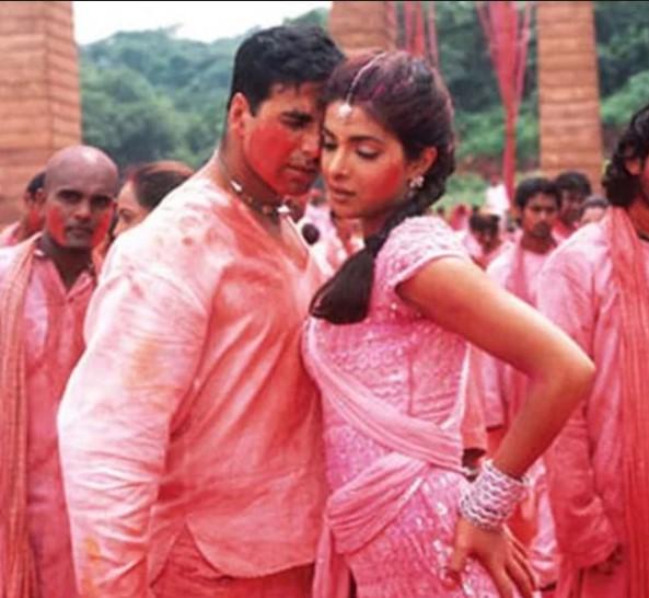Celebrate Holi 2020: Romantic Traditions to Connect with Your Partner