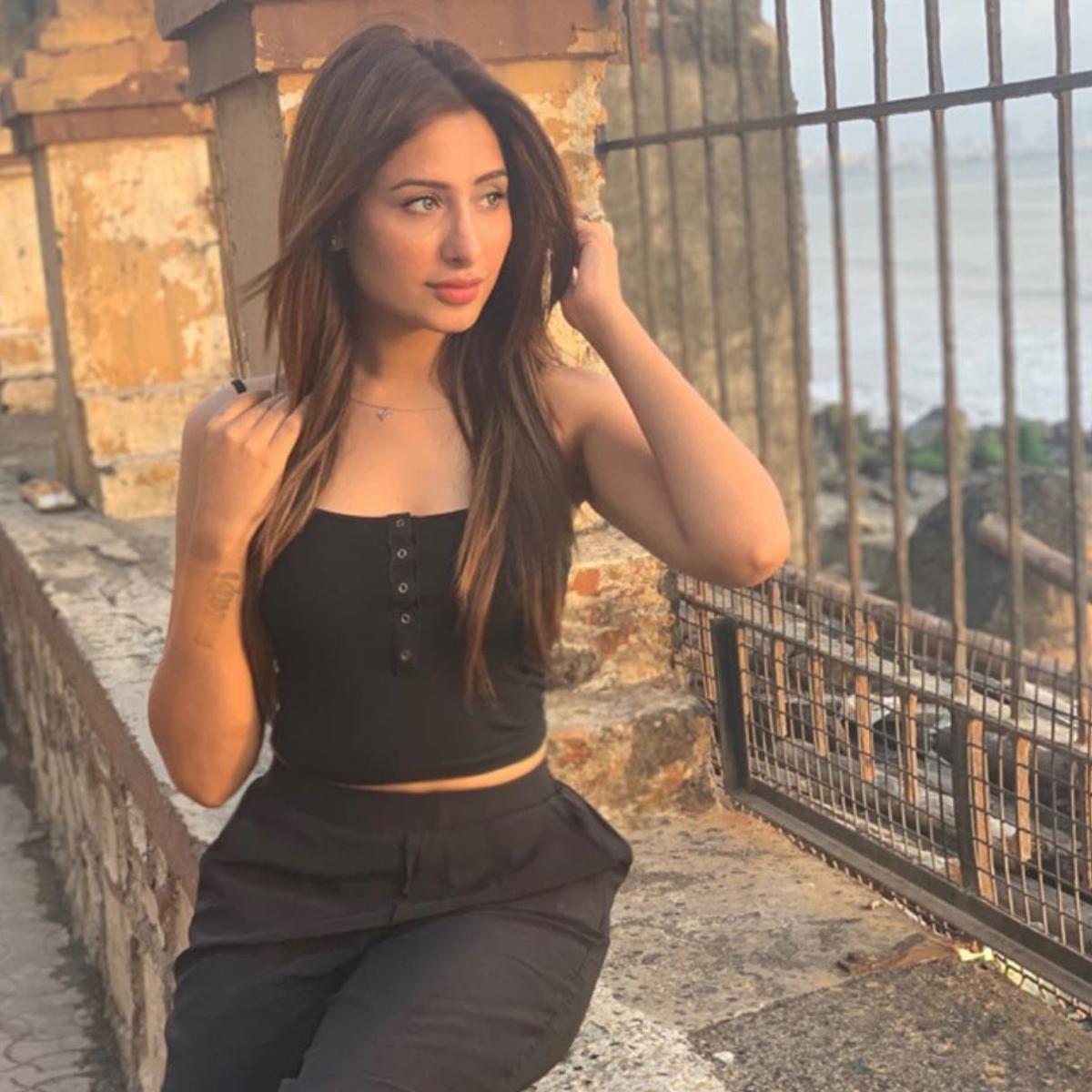 Cancer & Sagittarius Compatibility: A Deep Dive into Paras Chhabra & Mahira Sharma s Relationship