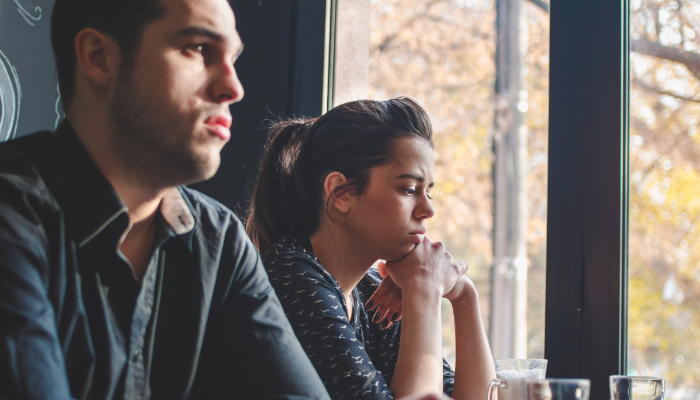 Understanding Negging: 5 Signs of Emotional Manipulation in Relationships