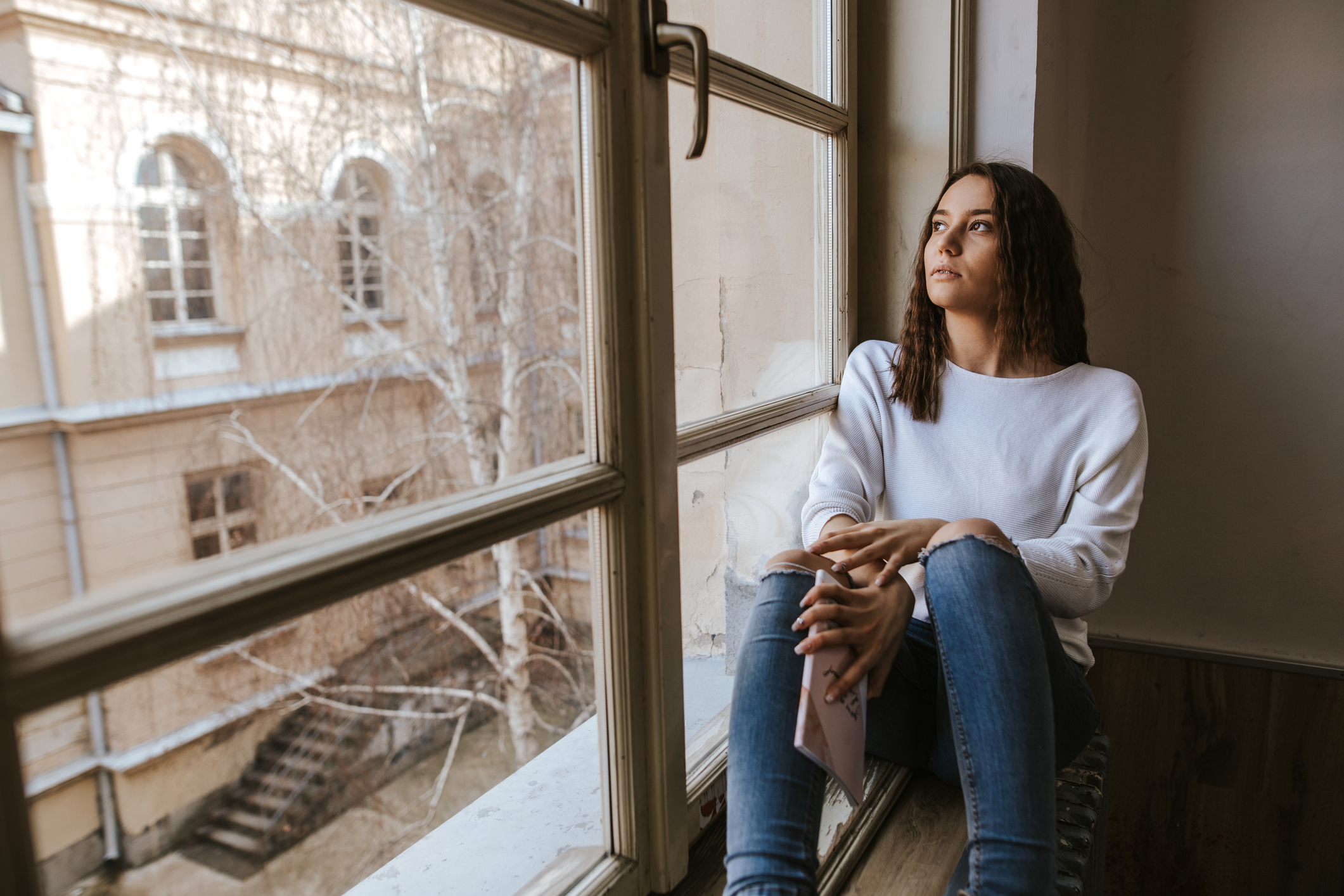 Navigating Unrequited Feelings for a Married Best Friend: A Therapist s Perspective