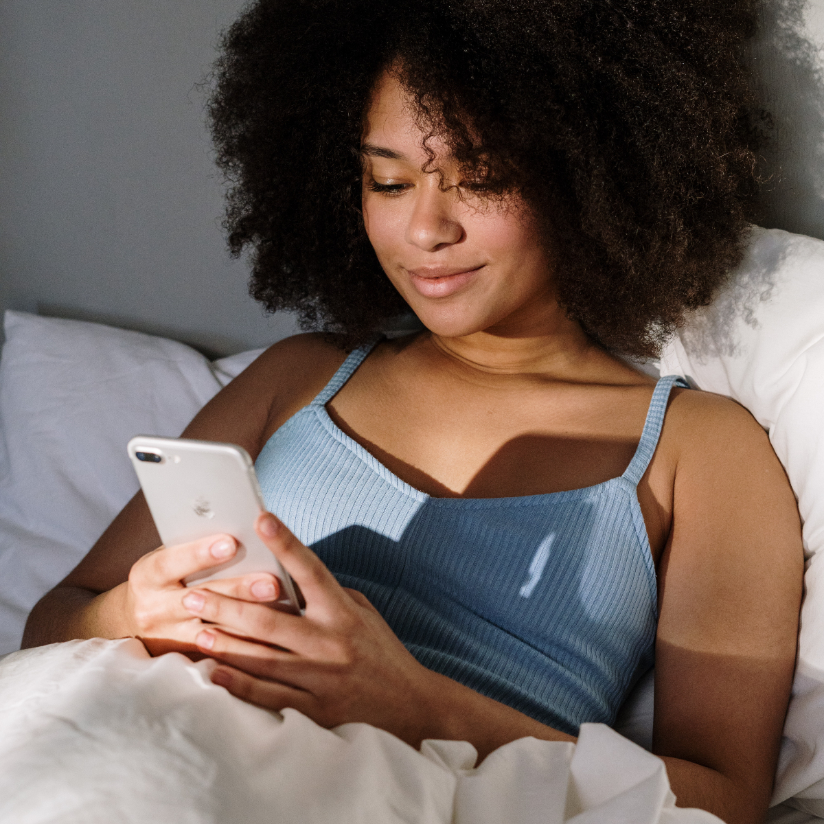 Navigating First Dates: Expert Advice on Discussing COVID Safety