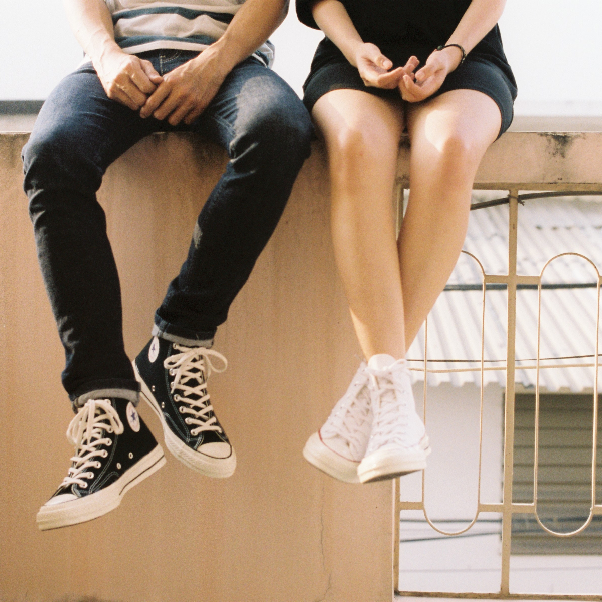 Decoding Attraction: 4 Subtle Body Language Signs He s Interested