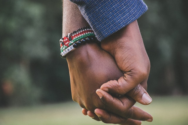 Navigating Age Gaps in Relationships: Should You Marry Early?