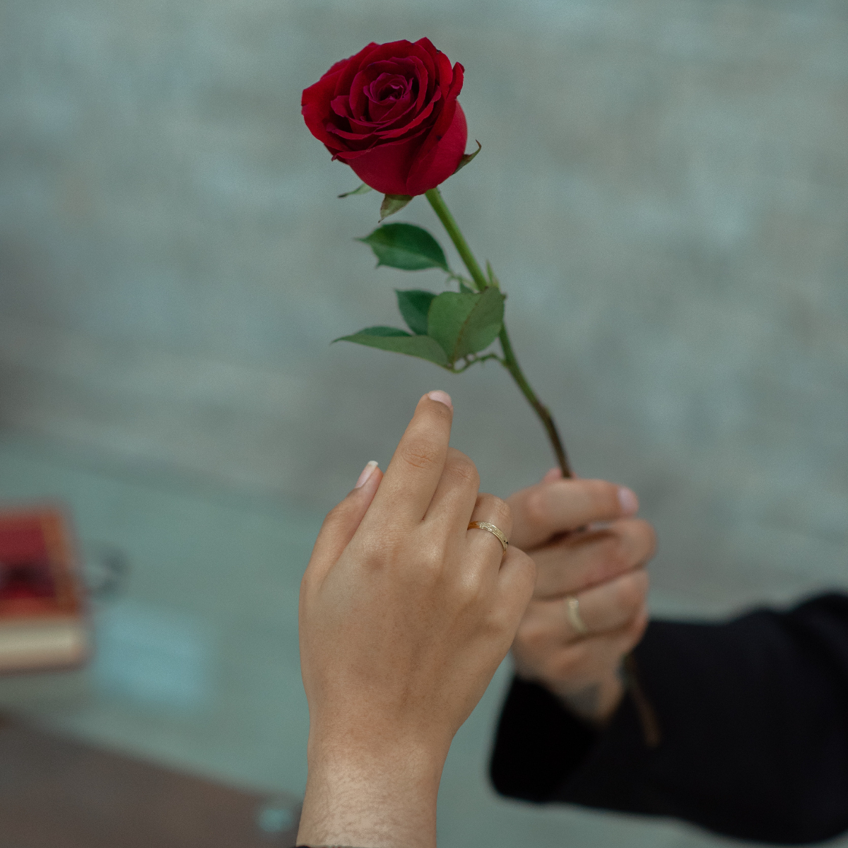Decoding Flirting vs. Friendship: Understanding the Subtle Differences