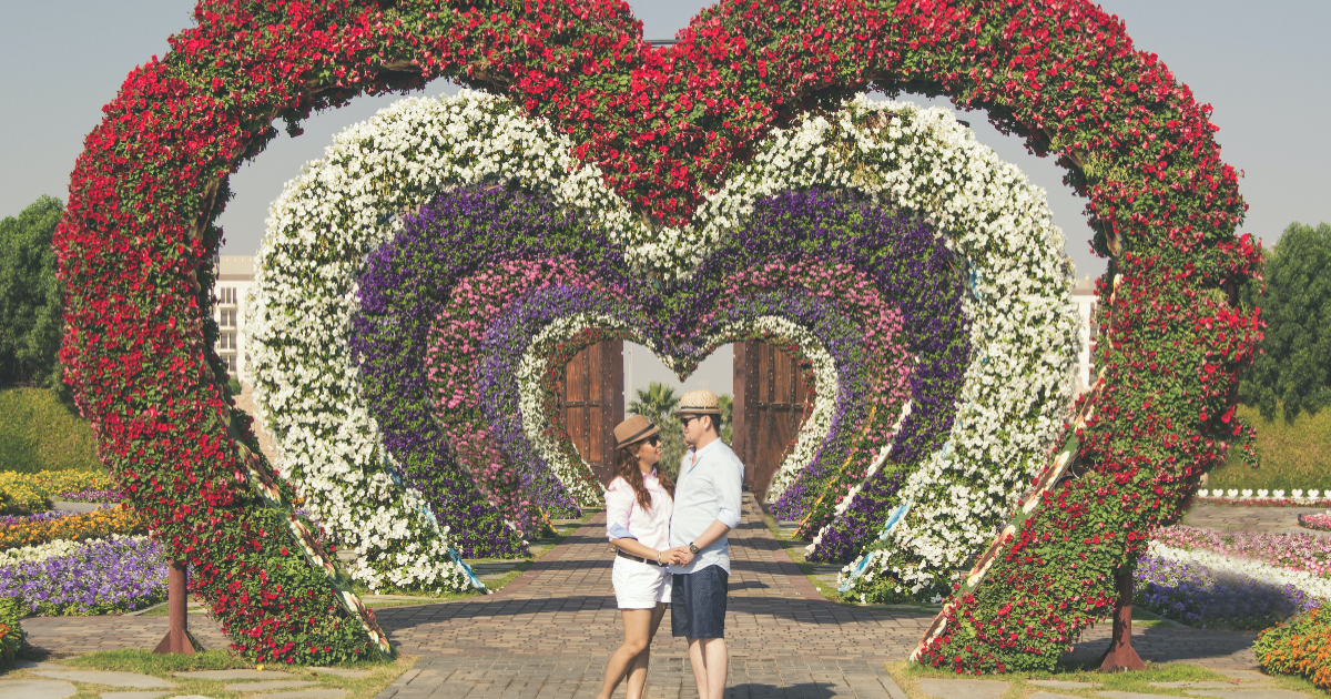 Romantic Quotes: Uplifting & Heartwarming Expressions of Love