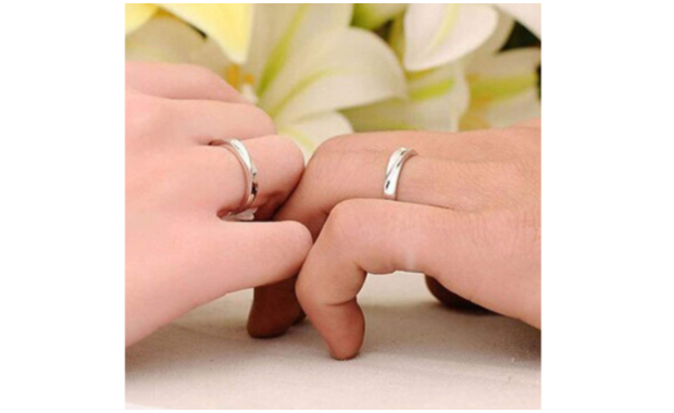 5 Must-Have Couple Gifts to Celebrate Your Love