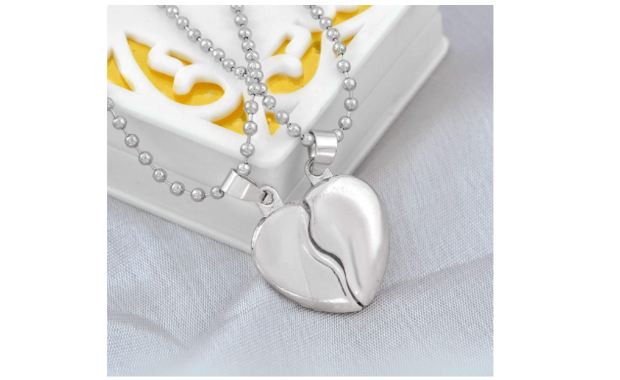 5 Must-Have Couple Gifts to Celebrate Your Love