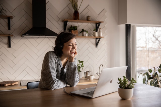 Navigating Long-Distance Relationships & International Relocation: Seeking Advice