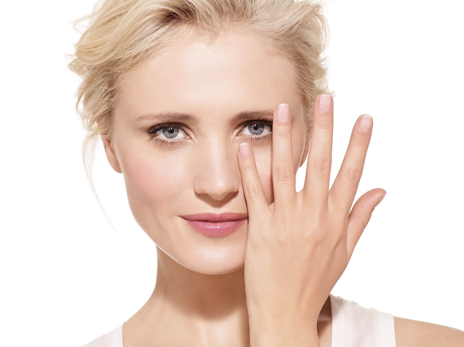 Effective Ways to Conceal and Reduce Under-Eye Bruises