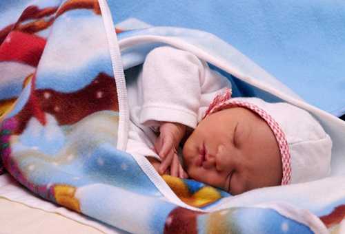 Swaddling Newborns: Benefits, Techniques & Modern Relevance