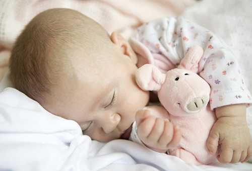 Swaddling Newborns: Benefits, Techniques & Modern Relevance