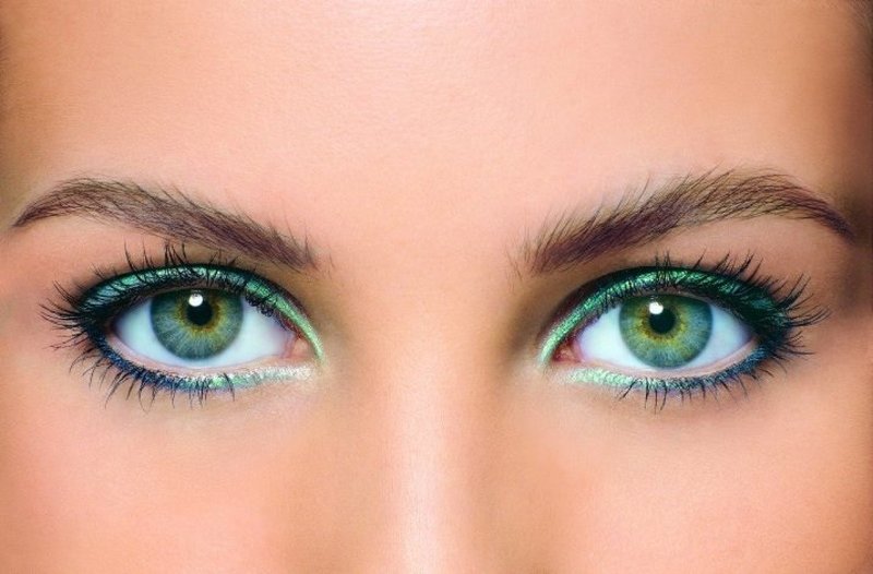Green Eyeshadow Looks: Enhance Your Emerald & Olive Eyes - Tutorial & Tips