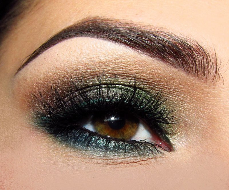 Green Eyeshadow Looks: Enhance Your Emerald & Olive Eyes - Tutorial & Tips