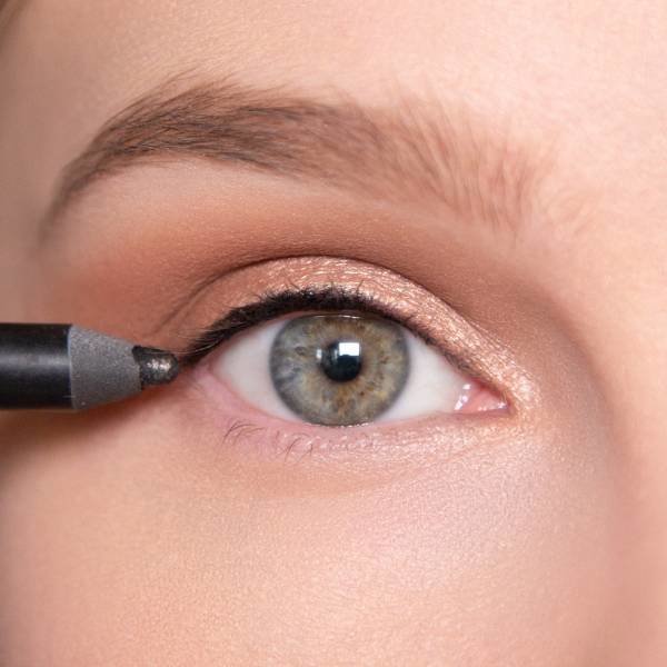 Green Eyeshadow Looks: Enhance Your Emerald & Olive Eyes - Tutorial & Tips