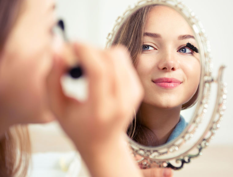 Master Makeup Techniques: Learn to Apply Eyeshadow & Achieve Stunning Eyes