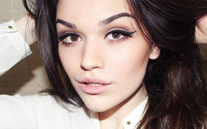 Best Golden Eyeshadows for Brown Eyes: Enhance Your Natural Beauty