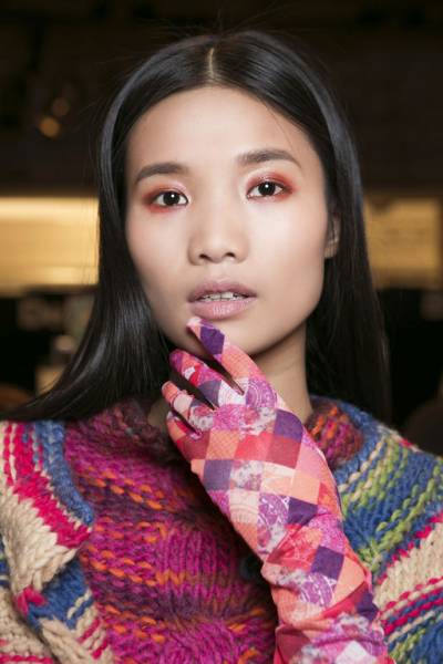 Best Golden Eyeshadows for Brown Eyes: Enhance Your Natural Beauty