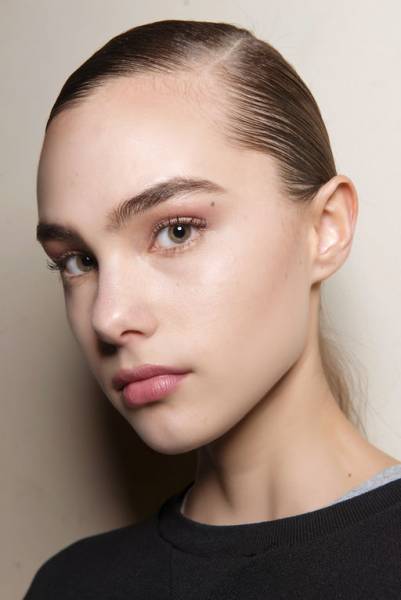 Best Golden Eyeshadows for Brown Eyes: Enhance Your Natural Beauty
