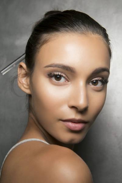 Best Golden Eyeshadows for Brown Eyes: Enhance Your Natural Beauty