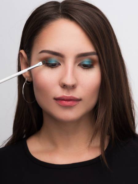 Best Golden Eyeshadows for Brown Eyes: Enhance Your Natural Beauty