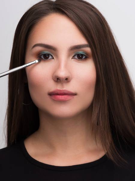 Best Golden Eyeshadows for Brown Eyes: Enhance Your Natural Beauty