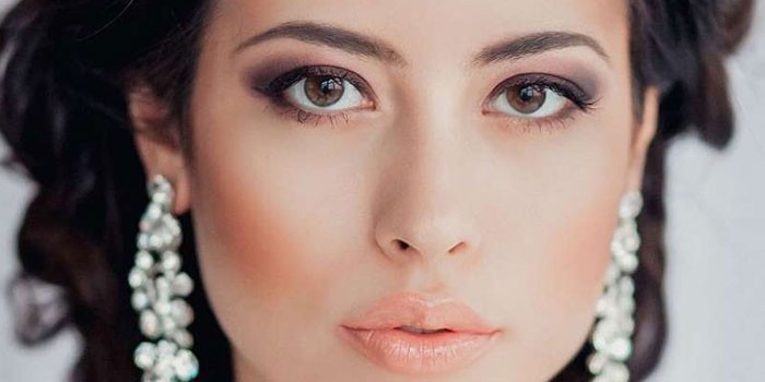 Best Golden Eyeshadows for Brown Eyes: Enhance Your Natural Beauty