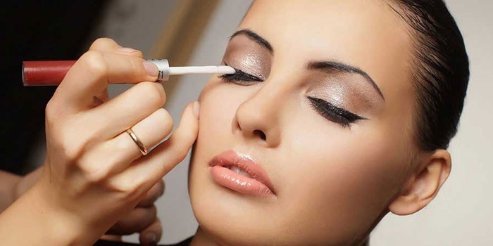 Best Golden Eyeshadows for Brown Eyes: Enhance Your Natural Beauty