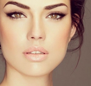 Best Golden Eyeshadows for Brown Eyes: Enhance Your Natural Beauty