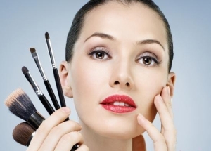 Best Golden Eyeshadows for Brown Eyes: Enhance Your Natural Beauty