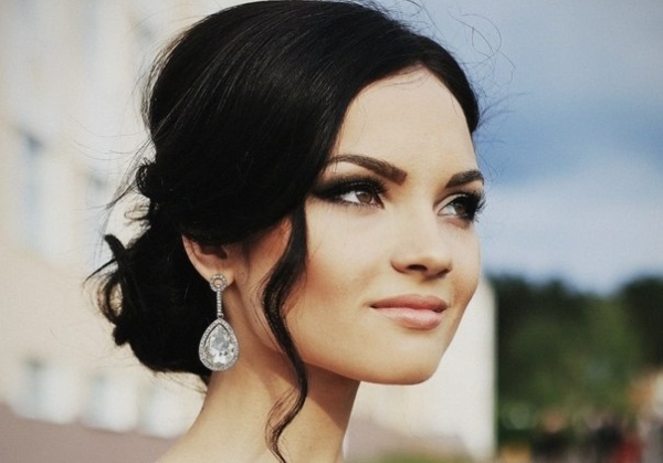 Best Golden Eyeshadows for Brown Eyes: Enhance Your Natural Beauty