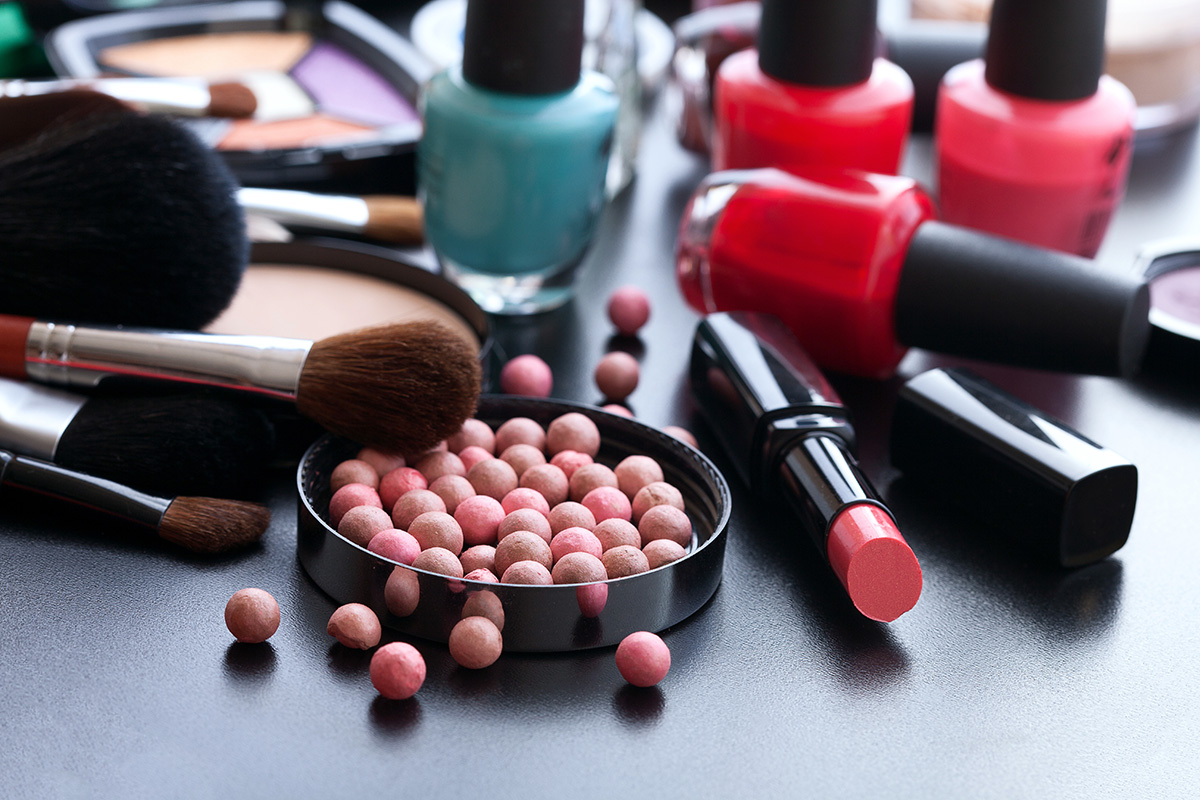 Evening Makeup for Brown Eyes: A Step-by-Step Guide with Green Shades