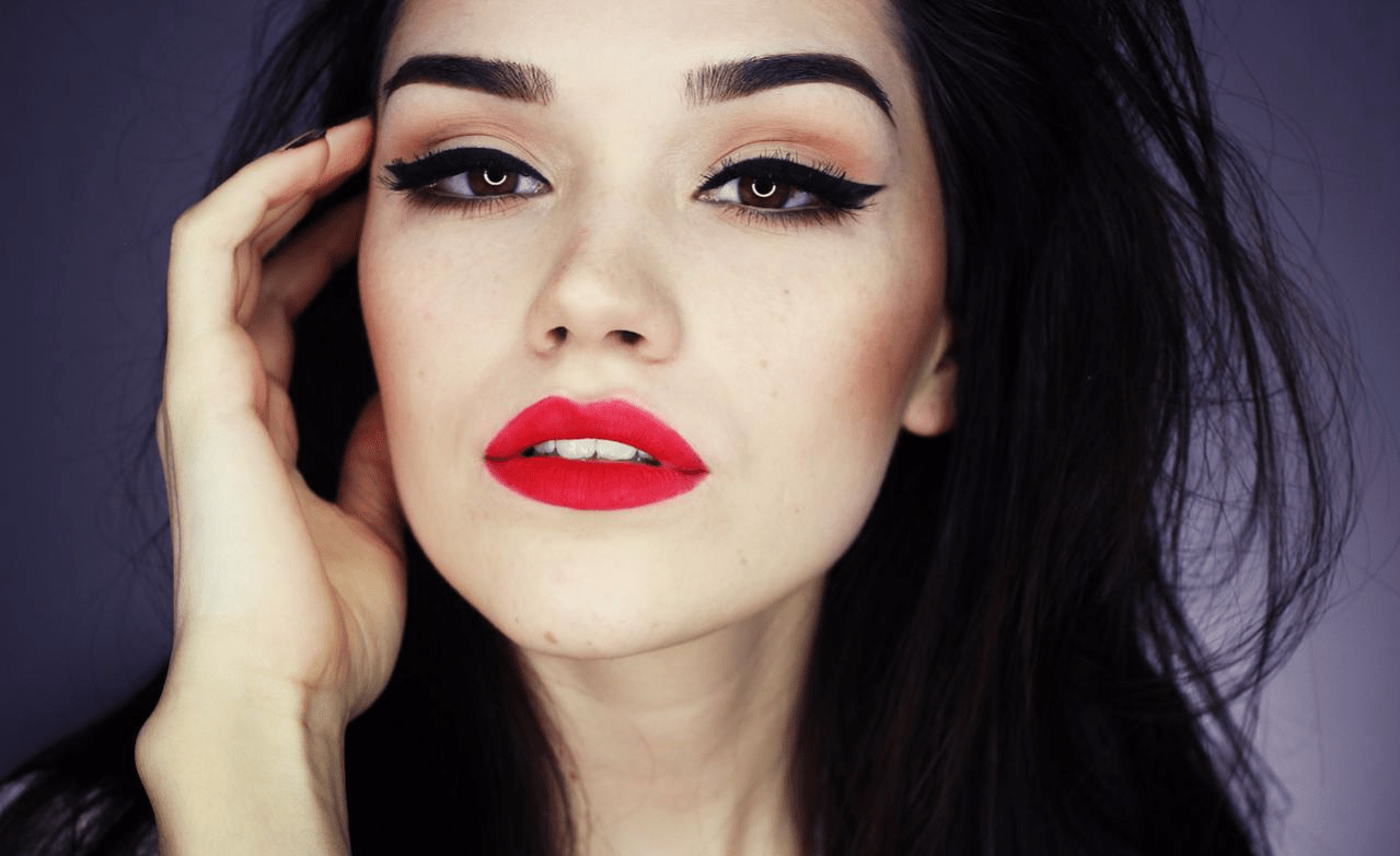 Evening Makeup for Brown Eyes: A Step-by-Step Guide with Green Shades