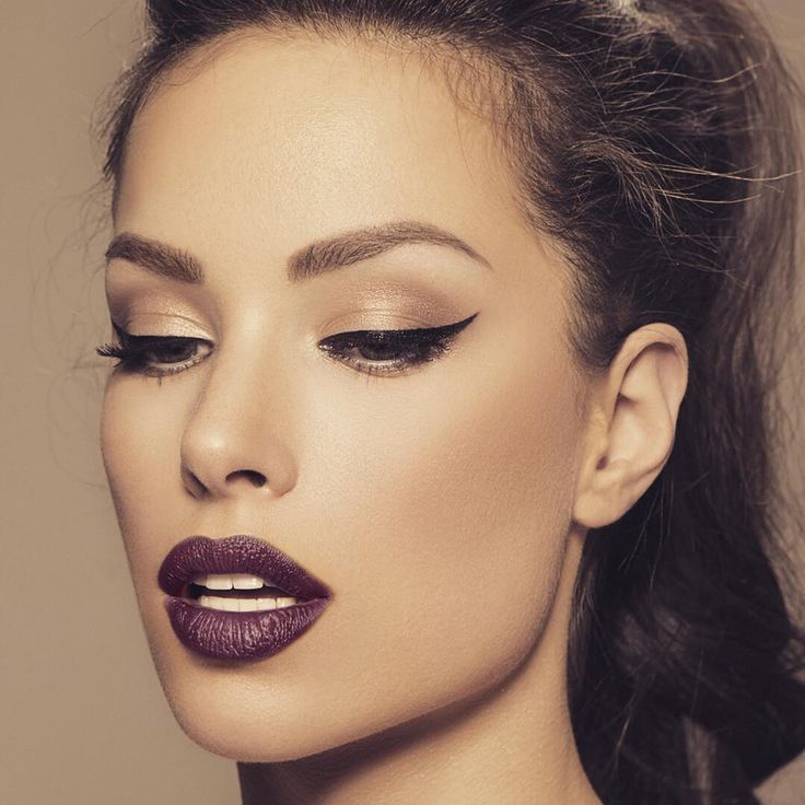 Evening Makeup for Brown Eyes: A Step-by-Step Guide with Green Shades