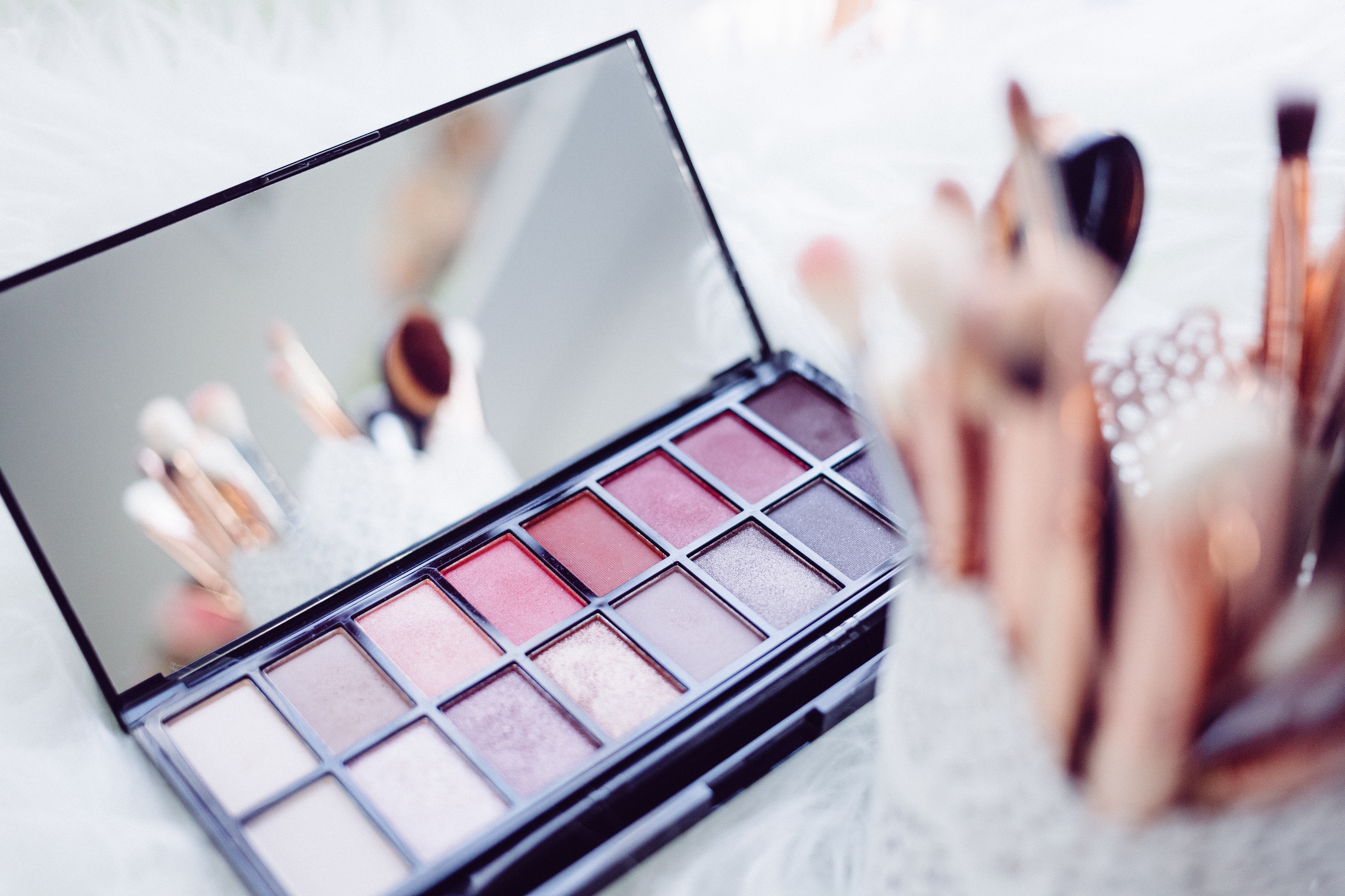 Evening Makeup for Brown Eyes: A Step-by-Step Guide with Green Shades