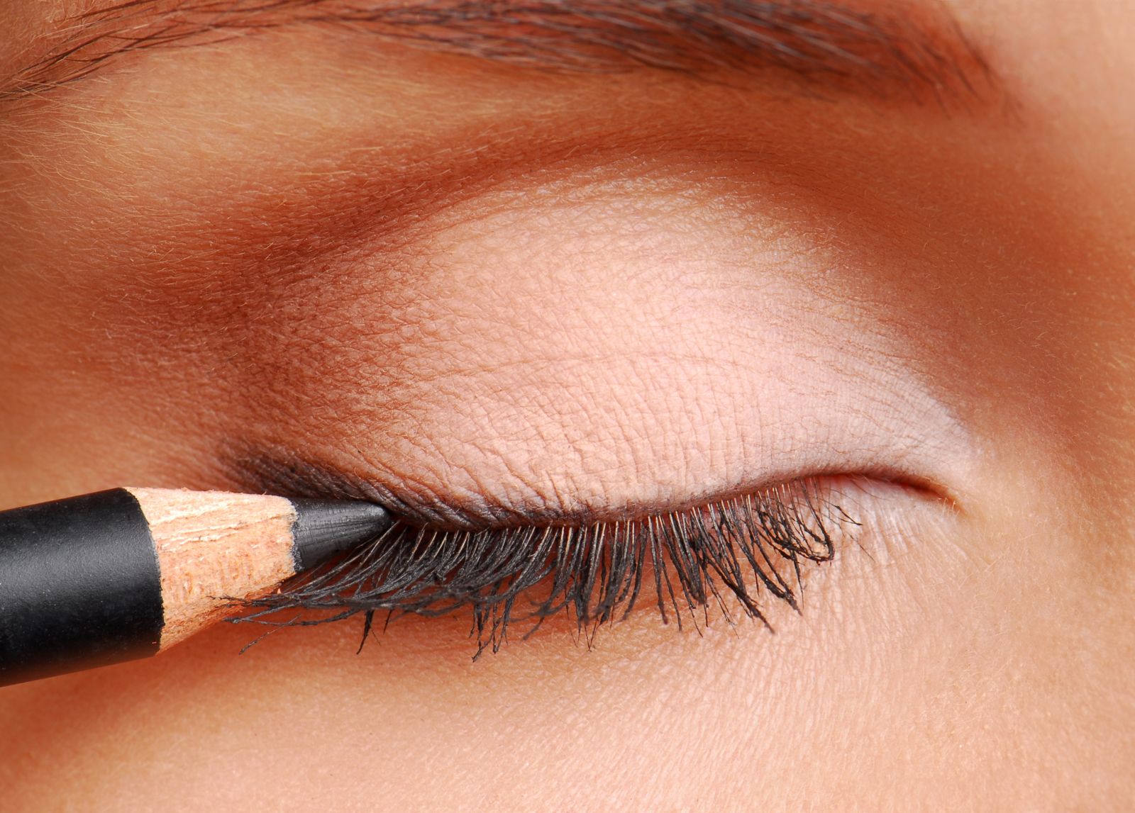 Evening Makeup for Brown Eyes: A Step-by-Step Guide with Green Shades