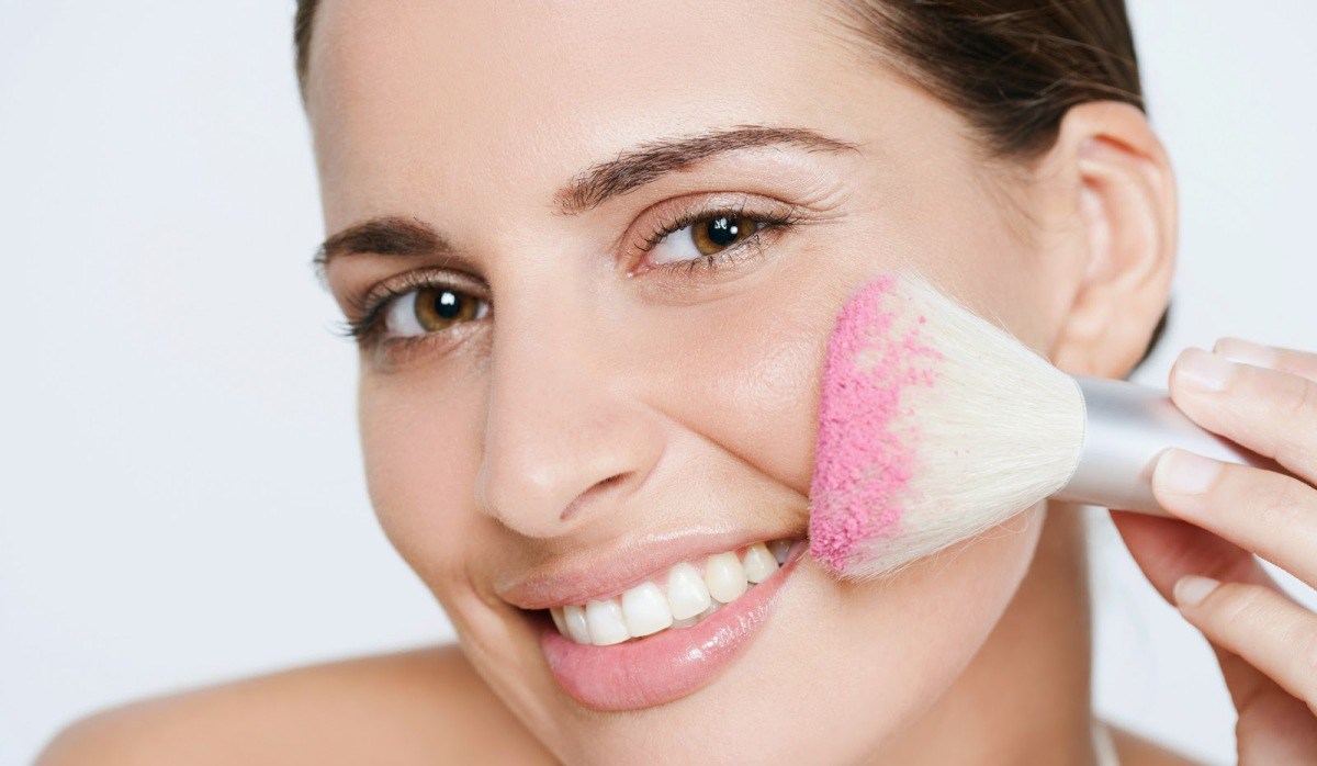 Evening Makeup for Brown Eyes: A Step-by-Step Guide with Green Shades