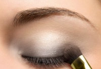 Evening Makeup for Brown Eyes: A Step-by-Step Guide with Green Shades
