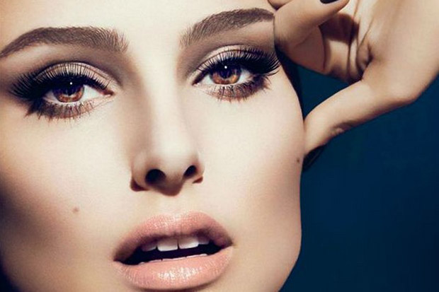 Evening Makeup for Brown Eyes: A Step-by-Step Guide with Green Shades