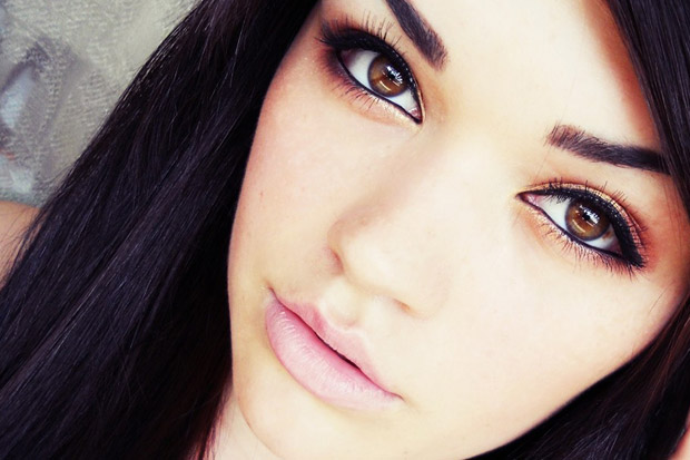 Evening Makeup for Brown Eyes: A Step-by-Step Guide with Green Shades