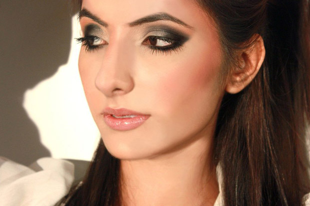 Evening Makeup for Brown Eyes: A Step-by-Step Guide with Green Shades