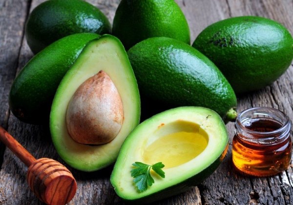 Castor Oil for Hair: Benefits, Application & Removal - Expert Guide