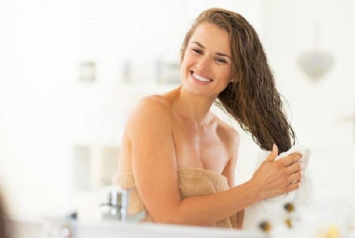Understanding Oily Hair: Causes and Camphor Oil Mask Benefits